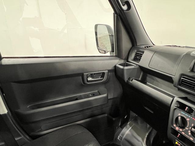 ハイゼットカーゴＤＸ　走行８キロ／登録済未使用車一年保証・走行距離無制限　助手席エアバック　オートライト　オートマチックハイビーム　クリアランスソナー　アイドリングストップ（東京都）の中古車