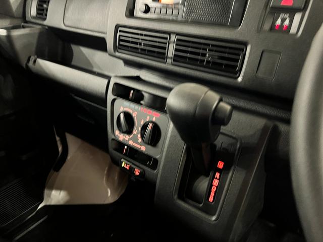 ハイゼットカーゴＤＸ　登録済未使用車／走行６キロ保証１年間・距離無制限付き　オートマチックハイビーム　クリアランスソナー　オートライト　アイドリングストップ（東京都）の中古車