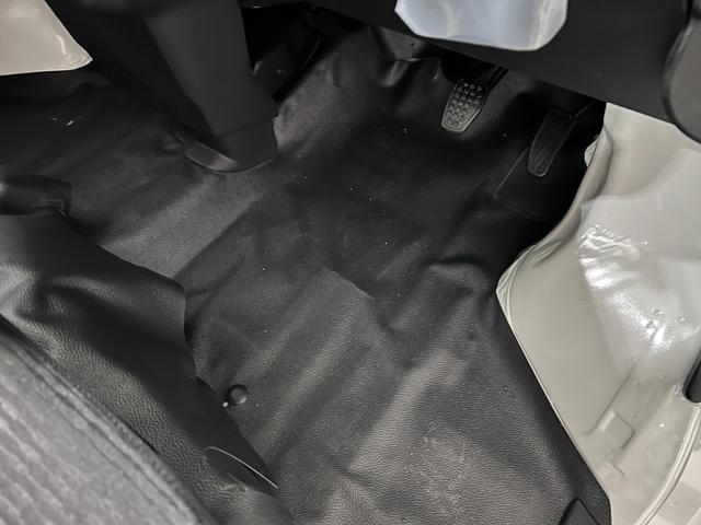 ハイゼットカーゴＤＸ　登録済未使用車／走行６キロ保証１年間・距離無制限付き　オートマチックハイビーム　クリアランスソナー　オートライト　アイドリングストップ（東京都）の中古車