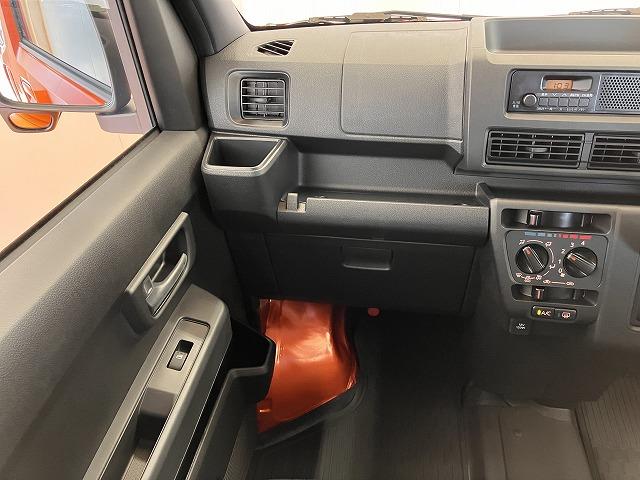 ハイゼットカーゴＤＸサポカーＳワイド適合　ラジオ　エアコン　アクセサリーソケット　コーナーセンサー　アイドリングストップ　光軸調整ダイヤル　横滑り防止機能　誤発進抑制機能　パワーウインドウ　キーレス（神奈川県）の中古車