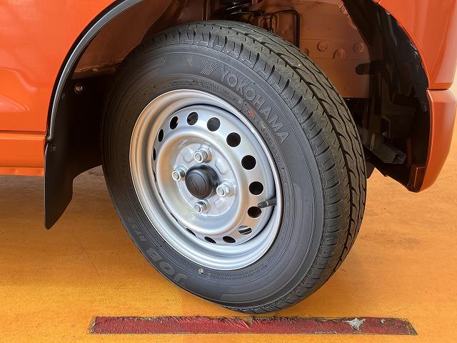 ハイゼットカーゴＤＸサポカーＳワイド適合　ラジオ　エアコン　アクセサリーソケット　コーナーセンサー　アイドリングストップ　光軸調整ダイヤル　横滑り防止機能　誤発進抑制機能　パワーウインドウ　キーレス（神奈川県）の中古車