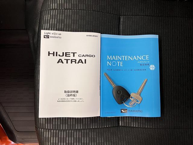 ハイゼットカーゴＤＸサポカーＳワイド適合　ラジオ　エアコン　アクセサリーソケット　コーナーセンサー　アイドリングストップ　光軸調整ダイヤル　横滑り防止機能　誤発進抑制機能　パワーウインドウ　キーレス（神奈川県）の中古車