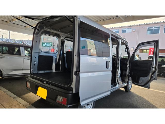 ハイゼットカーゴDXサポカーSワイド適合 ラジオ エアコン アクセサリーソケット コーナーセンサー アイドリングストップ 光軸調整ダイヤル 横滑り防止機能 誤発進抑制機能 パワーウインドウ キーレス(神奈川県)の中古車