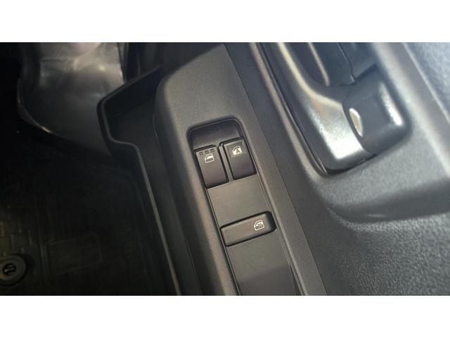 ハイゼットカーゴDXサポカーSワイド適合 ラジオ エアコン アクセサリーソケット コーナーセンサー アイドリングストップ 光軸調整ダイヤル 横滑り防止機能 誤発進抑制機能 パワーウインドウ キーレス(神奈川県)の中古車