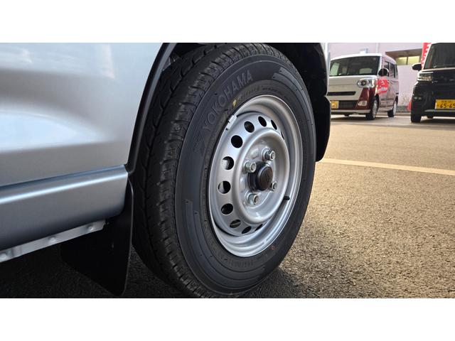 ハイゼットカーゴDXサポカーSワイド適合 ラジオ エアコン アクセサリーソケット コーナーセンサー アイドリングストップ 光軸調整ダイヤル 横滑り防止機能 誤発進抑制機能 パワーウインドウ キーレス(神奈川県)の中古車