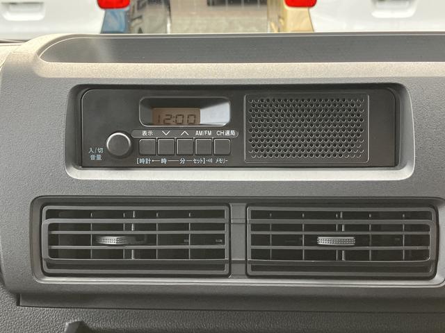 ハイゼットカーゴＤＸ　コーナーセンサー　キーレスエントリー保証１年間距離無制限付き　前席パワーウインドウ　アイドリングストップ　キーレスエントリー　リヤベンチシート　コーナーセンサー　エアコン　オーバーヘッドシェルフ　誤発進抑制制御機能（東京都）の中古車