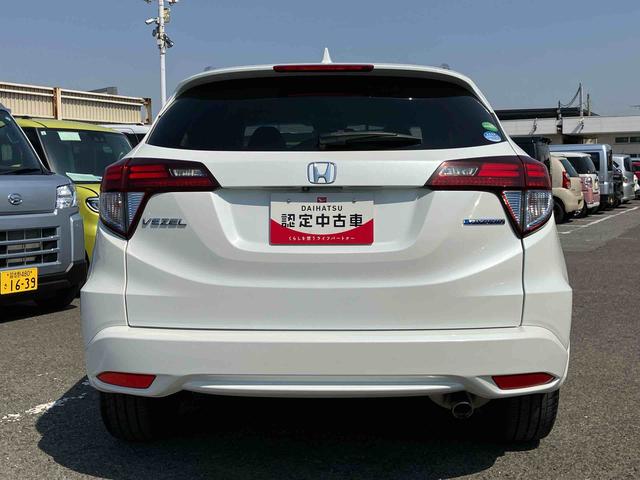 ヴェゼルハイブリッドＺナビ／ＢＴ／ＣＤ／バックカメラ／ステアリングスイッチ　ＥＴＣ　１７インチアルミ　ＬＥＤヘッドライト　ハロゲンフォグランプ　ルーフレール　シートヒーター　クルコン　衝突被害軽減ブレーキ（千葉県）の中古車