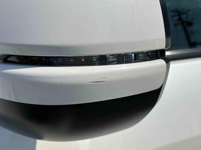 ヴェゼルハイブリッドＺナビ／ＢＴ／ＣＤ／バックカメラ／ステアリングスイッチ　ＥＴＣ　１７インチアルミ　ＬＥＤヘッドライト　ハロゲンフォグランプ　ルーフレール　シートヒーター　クルコン　衝突被害軽減ブレーキ（千葉県）の中古車