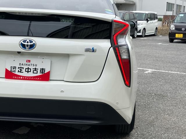 プリウスＳセーフティプラスバックカメラ連動トヨタ純正９インチフルセグナビゲーション（ブルートゥース対応．ドライブレコーダー連動）／ビルトインＥＴＣ／オートライト／オートクルーズコントロール／オーバーヘッドコンソール（千葉県）の中古車