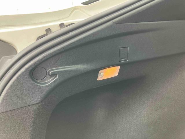 プリウスＳセーフティプラスバックカメラ連動トヨタ純正９インチフルセグナビゲーション（ブルートゥース対応．ドライブレコーダー連動）／ビルトインＥＴＣ／オートライト／オートクルーズコントロール／オーバーヘッドコンソール（千葉県）の中古車