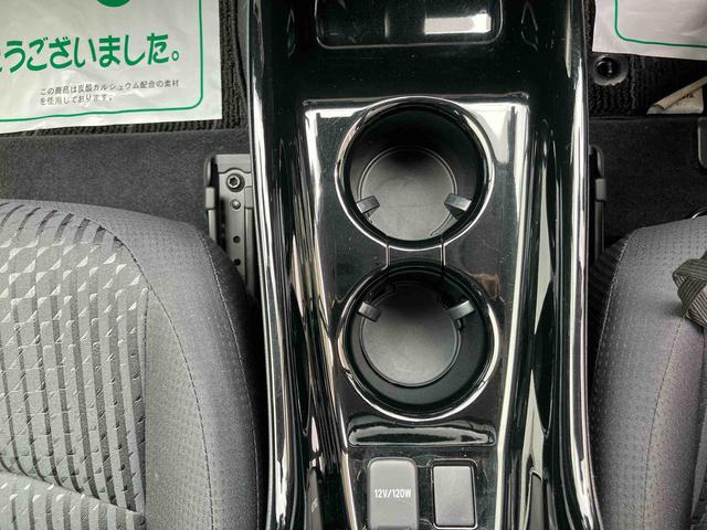 プリウスＳセーフティプラスバックカメラ連動トヨタ純正９インチフルセグナビゲーション（ブルートゥース対応．ドライブレコーダー連動）／ビルトインＥＴＣ／オートライト／オートクルーズコントロール／オーバーヘッドコンソール（千葉県）の中古車