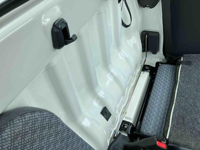 ハイゼットトラック農用スペシャル５速マニュアル　４ＷＤ　副変速機　荷台ライト　リヤ４枚リーフスプリング　スピーカー一体型ＡＭ／ＦＭラジオ　エアコン　パワステ（千葉県）の中古車