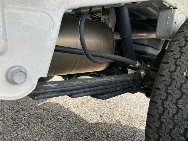 ハイゼットトラックエクストラＳＡIIIｔ　４ＷＤ４ＷＤ　４速ＡＴ　ＣＤチューナー　ＬＥＤヘッド＆フォグランプ　リヤ４枚リーフスプリング　荷台灯　　テールゲートチェーン　フロントメッキガーニッシュ　パワーウインドウ　キーレス　衝突被害軽減ブレーキ（千葉県）の中古車