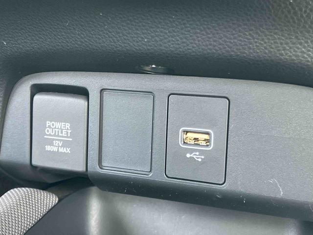 フィットクロスターバックカメラ連動フルセグナビゲーション　ＵＳＢ接続　ブルートゥース対応　フロントドライブレコーダー連動　オートライト　ＬＥＤヘッドライト　シートベルトアンカーアジャスター　助手席シートバックポケット（千葉県）の中古車