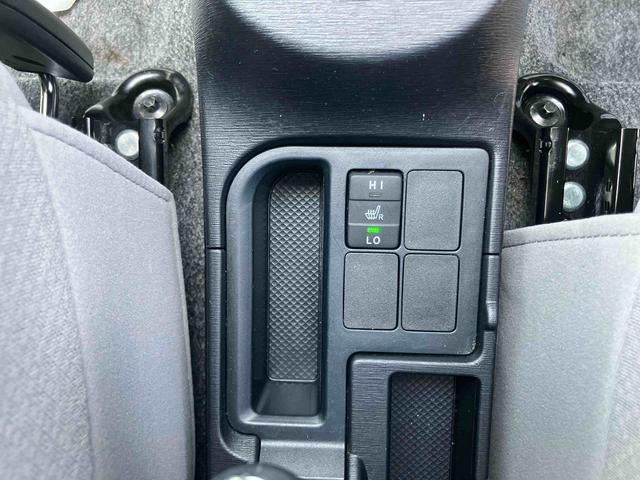 ヴィッツＵワンセグナビ　ブルートゥース対応　ＡＵＸ接続　オートライト　プッシュエンジンスタート　キーフリーシステム　運転席シートヒーター　チルトステアリング　運転席シートリフター　バニティーミラー付サンバイザー（千葉県）の中古車