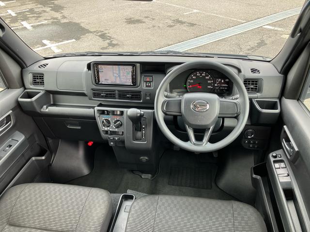 ハイゼットカーゴクルーズ　４ＷＤ電子制御４ＷＤ　ナビ／ＢＴ／ＴＶ／ＤＩＳＣ　ＥＴＣ　ＬＥＤヘッド＆フォグランプ　左右分割可倒式リヤシート　プッシュボタンスタート　電格ドアミラー　荷室ＬＥＤ灯　イージークローザー　衝突被害軽減ブレーキ（千葉県）の中古車