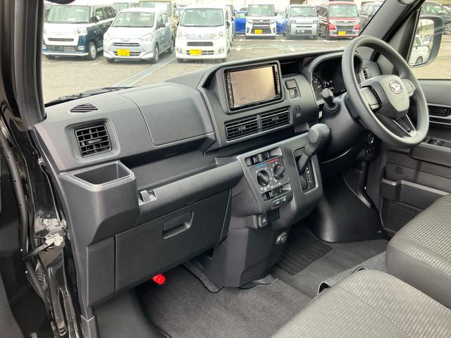 ハイゼットカーゴクルーズ　４ＷＤ電子制御４ＷＤ　ナビ／ＢＴ／ＴＶ／ＤＩＳＣ　ＥＴＣ　ＬＥＤヘッド＆フォグランプ　左右分割可倒式リヤシート　プッシュボタンスタート　電格ドアミラー　荷室ＬＥＤ灯　イージークローザー　衝突被害軽減ブレーキ（千葉県）の中古車