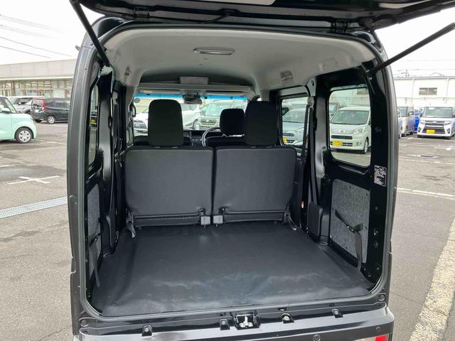 ハイゼットカーゴクルーズ　４ＷＤ電子制御４ＷＤ　ナビ／ＢＴ／ＴＶ／ＤＩＳＣ　ＥＴＣ　ＬＥＤヘッド＆フォグランプ　左右分割可倒式リヤシート　プッシュボタンスタート　電格ドアミラー　荷室ＬＥＤ灯　イージークローザー　衝突被害軽減ブレーキ（千葉県）の中古車