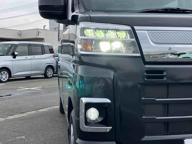 ハイゼットカーゴクルーズ　４ＷＤ電子制御４ＷＤ　ナビ／ＢＴ／ＴＶ／ＤＩＳＣ　ＥＴＣ　ＬＥＤヘッド＆フォグランプ　左右分割可倒式リヤシート　プッシュボタンスタート　電格ドアミラー　荷室ＬＥＤ灯　イージークローザー　衝突被害軽減ブレーキ（千葉県）の中古車