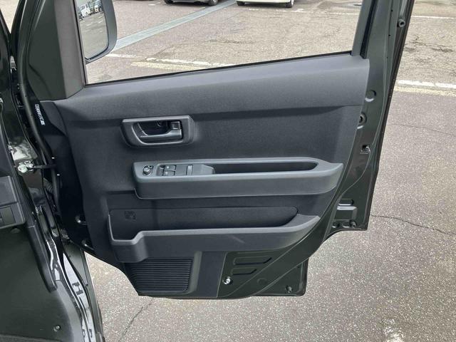 ハイゼットカーゴクルーズ　４ＷＤ電子制御４ＷＤ　ナビ／ＢＴ／ＴＶ／ＤＩＳＣ　ＥＴＣ　ＬＥＤヘッド＆フォグランプ　左右分割可倒式リヤシート　プッシュボタンスタート　電格ドアミラー　荷室ＬＥＤ灯　イージークローザー　衝突被害軽減ブレーキ（千葉県）の中古車