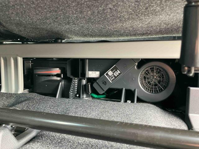 ハイゼットカーゴクルーズ　４ＷＤ電子制御４ＷＤ　ナビ／ＢＴ／ＴＶ／ＤＩＳＣ　ＥＴＣ　ＬＥＤヘッド＆フォグランプ　左右分割可倒式リヤシート　プッシュボタンスタート　電格ドアミラー　荷室ＬＥＤ灯　イージークローザー　衝突被害軽減ブレーキ（千葉県）の中古車