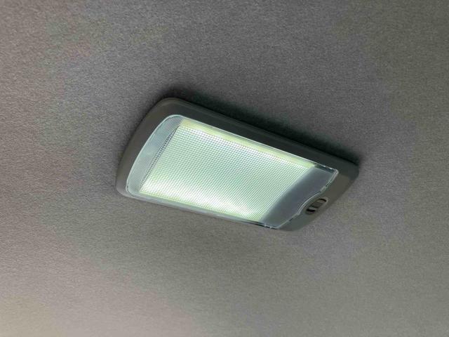 ハイゼットカーゴクルーズ　４ＷＤ電子制御４ＷＤ　ナビ／ＢＴ／ＴＶ／ＤＩＳＣ　ＥＴＣ　ＬＥＤヘッド＆フォグランプ　左右分割可倒式リヤシート　プッシュボタンスタート　電格ドアミラー　荷室ＬＥＤ灯　イージークローザー　衝突被害軽減ブレーキ（千葉県）の中古車