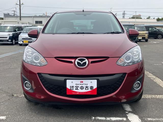 デミオ１３Ｃ−Ｖナビ／ＢＴ／ＤＴＶ／ＣＤ／ＤＶＤ　ＨＩＤヘッドライト　ハロゲンフォグランプ　オートライト　キーレスエントリー　電動格納ドアミラー　プライバシーガラス　オートエアコン（千葉県）の中古車