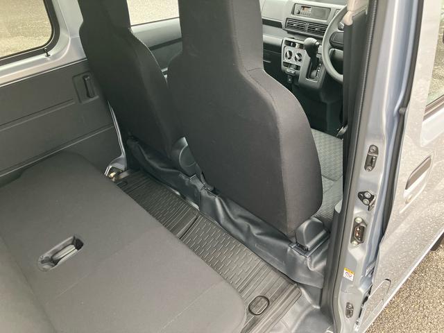 ハイゼットカーゴデラックス衝突被害軽減ブレーキ　コーナーセンサー　オートライト　プライバシーガラス　フロントパワーウィンドウ　オーバーヘッドシェルフ　スピーカー一体型ＡＭ・ＦＭラジオ　キーレスエントリー　アイドリングストップ（千葉県）の中古車