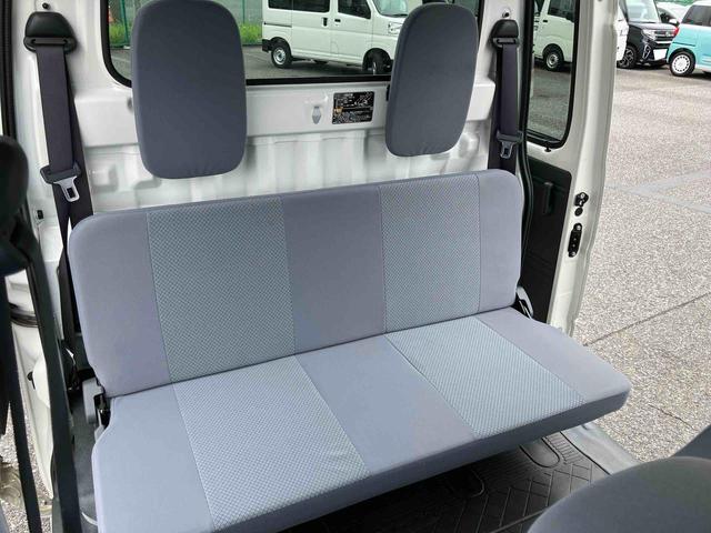 ハイゼットカーゴデッキバンＧＬ　４ＷＤＡｓ−Ｉｓ車　４ＷＤ　４速ＡＴ　最大積載量２５０Ｋｇ　トップシェードガラス　キーレスエントリー　フロントパワーウィンドウ　ホイールキャップ　ＡＵＸ／ＣＤステレオ　ＥＴＣ（千葉県）の中古車