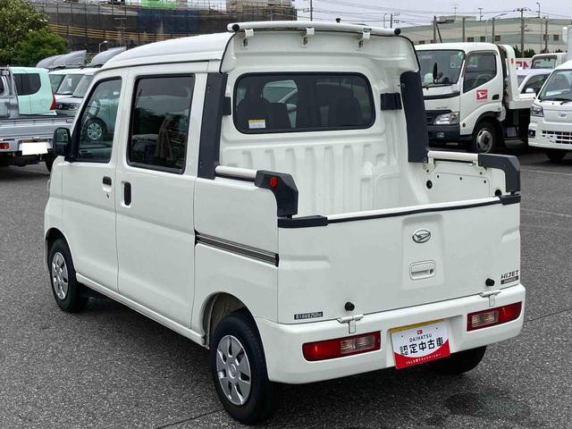 ハイゼットカーゴデッキバンＧＬ　４ＷＤＡｓ−Ｉｓ車　４ＷＤ　４速ＡＴ　最大積載量２５０Ｋｇ　トップシェードガラス　キーレスエントリー　フロントパワーウィンドウ　ホイールキャップ　ＡＵＸ／ＣＤステレオ　ＥＴＣ（千葉県）の中古車