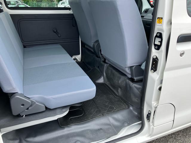 ハイゼットカーゴデッキバンＧＬ　４ＷＤＡｓ−Ｉｓ車　４ＷＤ　４速ＡＴ　最大積載量２５０Ｋｇ　トップシェードガラス　キーレスエントリー　フロントパワーウィンドウ　ホイールキャップ　ＡＵＸ／ＣＤステレオ　ＥＴＣ（千葉県）の中古車