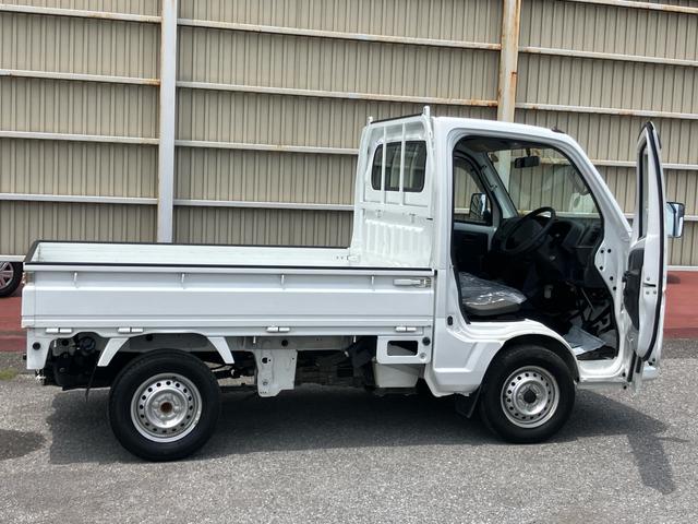 キャリイトラックＫＣエアコン・パワステパートタイム４ＷＤ　テールゲートチェーン　ゲートプロテクター　ガードフレームプロテクター　ロングバイザー　運転席シートバックポケット　灰皿　スピーカー一体型ＦＭ．ＡＭラジオチューナー（千葉県）の中古車