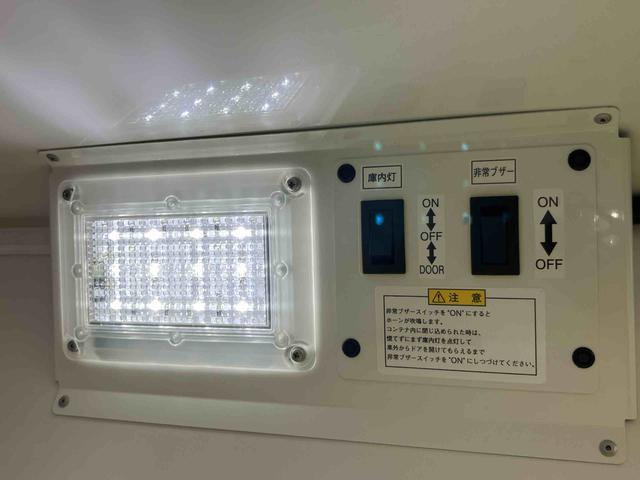 ハイゼットトラックカラーアルミ中温冷凍車 片側スライドドアキー付き埋込みロックロッド式バックドア キー付きワンタッチ引込式スライド左サイドドア LED庫内灯 庫内警報ブザー 解除機能付バックドア90度開きストッパー ドレンホース付水抜き穴(千葉県)の中古車