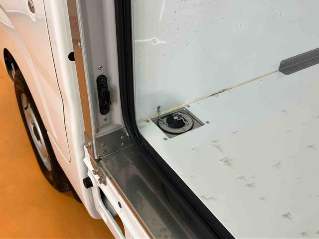 ハイゼットトラックカラーアルミ中温冷凍車　片側スライドドアキー付き埋込みロックロッド式バックドア　キー付きワンタッチ引込式スライド左サイドドア　　ＬＥＤ庫内灯　庫内警報ブザー　解除機能付バックドア９０度開きストッパー　ドレンホース付水抜き穴（千葉県）の中古車