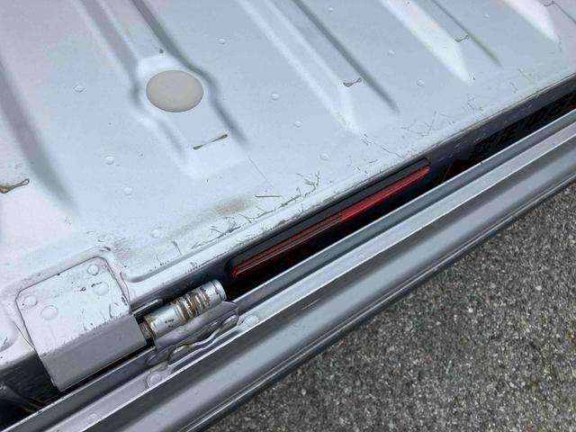 ハイゼットトラックエクストラＳＡIIIｔ　４ＷＤ４ＷＤ　５速ＭＴ　副変速機　スーパーデフロック　リヤ４枚リーフスプリング　フォグランプ　荷台ライト　テールゲートチェーン　ＣＤチューナー　キーレス　パワーウインドウ　衝突被害軽減ブレーキ（千葉県）の中古車