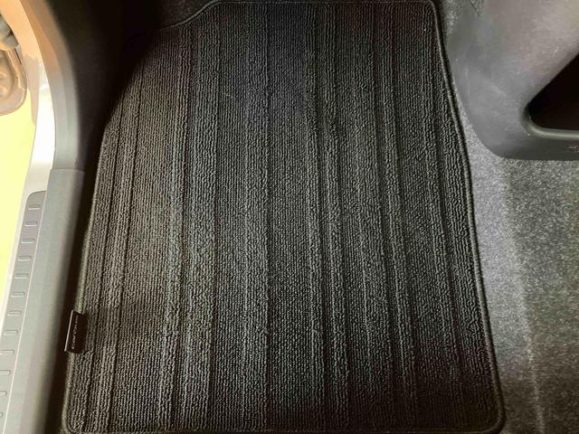 ムーヴキャンバスＧメイクアップ　ＳＡIIIミニライト１５インチアルミホイール　ブルー室内イルミネーションパック　ＵＳＢ電源ボックス　ＣＤラジオチューナー　ＵＳＢ接続　ＡＵＸ接続　フロントドライブレコーダー　ＥＴＣ　置きラクボックス（千葉県）の中古車