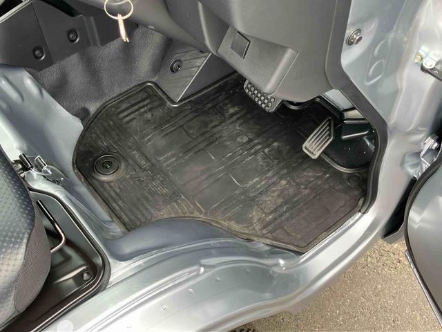ハイゼットトラックスタンダードＣＶＴ　衝突被害軽減ブレーキ　コーナーセンサー　横滑り防止装置　オートライト　アイドリングストップ　スピーカー一体型ＡＭ／ＦＭラジオ　エアコン　パワステ（千葉県）の中古車