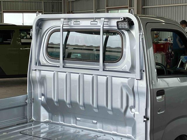 ハイゼットトラックスタンダード　農用スペシャル５速マニュアル　電子制御式４ＷＤ　荷台ＬＥＤライト　リヤ４枚リーフスプリング　スーパーデフロック　衝突被害軽減ブレーキ　コーナーセンサー　スピーカー一体型ＡＭ／ＦＭラジオ　エアコン　パワステ（千葉県）の中古車