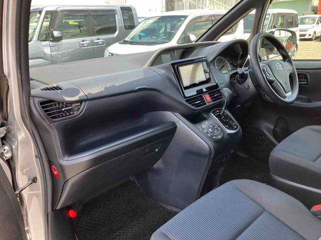ノアＸナビ／ＢＴ／ＤＴＶ／ＣＤ／ＤＶＤ／バックカメラ／ステアリングスイッチ　ＥＴＣ　左側パワスラ　ＬＥＤヘッドライト　プッシュボタンスターター　オート格納ドアミラー　横滑り防止装置　アイドリングストップ（千葉県）の中古車