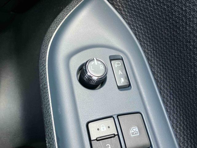 ノアＸナビ／ＢＴ／ＤＴＶ／ＣＤ／ＤＶＤ／バックカメラ／ステアリングスイッチ　ＥＴＣ　左側パワスラ　ＬＥＤヘッドライト　プッシュボタンスターター　オート格納ドアミラー　横滑り防止装置　アイドリングストップ（千葉県）の中古車