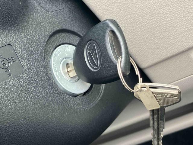 ムーヴＬ　ＳＡIIIＣＤラジオチューナー　ＡＵＸ接続　オートハイビーム　キーレスエントリー　バニティーミラー付き左右サンバイザー　助手席シートバックポケット　ショッピングフック　シートベルトアンカーアジャスター（千葉県）の中古車