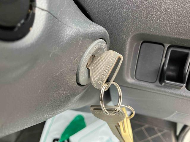 ハイゼットトラック農用スペシャル５速ＭＴ（マニュアル）　パートタイム４ＷＤ　最大積載量３５０ｋｇ　荷台灯　ホワイトエアコン　パワステ　エアバッグ（千葉県）の中古車