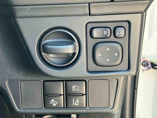 カローラフィールダー１．５Ｇワンセグナビ　ブルートゥース対応　ＡＵＸ接続　ビルトインＥＴＣ　オートライト　オートハイビーム　ＬＥＤヘッドライト　アイドリングストップ機構　横滑り防止装置　チルト＆テレスコピックステアリング（千葉県）の中古車