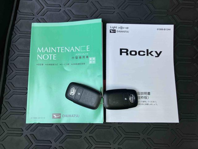 ロッキープレミアムＧ　ＨＥＶホールド機能付き電動パーキングブレーキ　前席シートヒーター　ハイブリッド専用アクティブマルチインフォメーションメーター　リヤフォグランプ　バックカメラ　プッシュエンジンスタート　キーフリーシステム（千葉県）の中古車