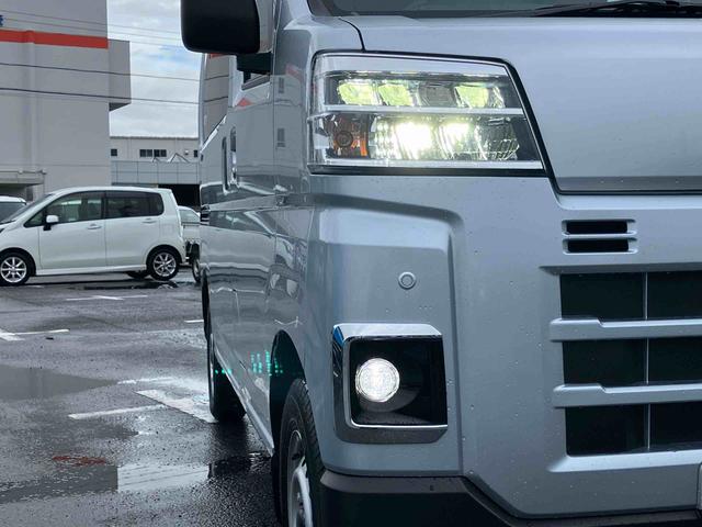 ハイゼットカーゴデラックス　４ＷＤ電子制御４ＷＤ　ＬＥＤヘッドライト＆フォグランプ　リヤヒーター　プライバシーガラス　パワーウィンドウ　オーバーヘッドシェルフ　スピーカー一体型ＡＭ・ＦＭラジオ　キーレス　衝突被害軽減ブレーキ（千葉県）の中古車
