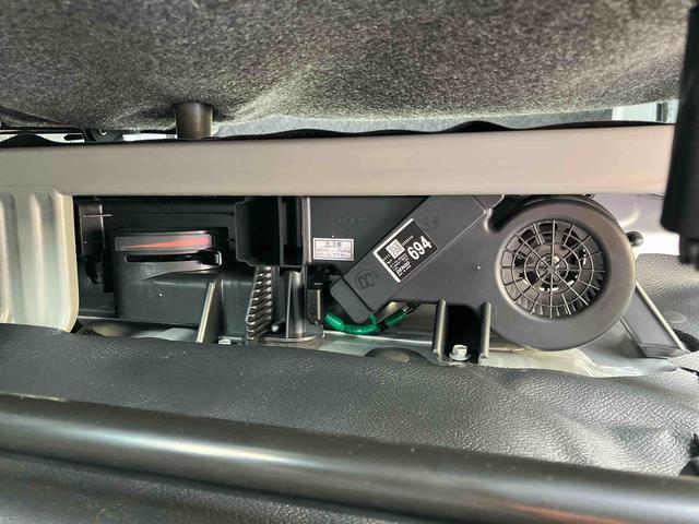 ハイゼットカーゴデラックス　４ＷＤ電子制御４ＷＤ　ＬＥＤヘッドライト＆フォグランプ　リヤヒーター　プライバシーガラス　パワーウィンドウ　オーバーヘッドシェルフ　スピーカー一体型ＡＭ・ＦＭラジオ　キーレス　衝突被害軽減ブレーキ（千葉県）の中古車