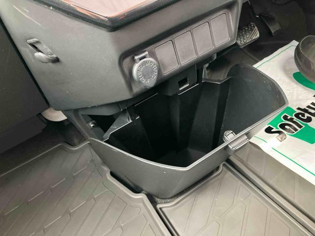 トールＧナビ／ＢＴ／ＤＴＶ／ＤＩＳＣ／バックカメラ／ステアリングスイッチ　両側パワスラ　ＬＥＤヘッドライト　衝突被害軽減ブレーキ　コーナーセンサー　オートライト　プッシュボタンスターター　オートエアコン（千葉県）の中古車
