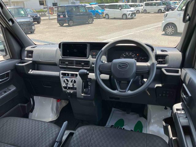 ハイゼットカーゴデラックス　４ＷＤ電子制御４ＷＤ　リヤヒーター　オートライト　プライバシーガラス　フロントパワーウィンドウ　オーバーヘッドシェルフ　キーレスエントリー　コーナーセンサー　衝突被害軽減ブレーキ（千葉県）の中古車