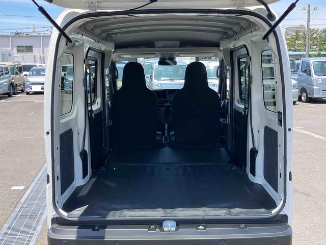 ハイゼットカーゴデラックス　４ＷＤ電子制御４ＷＤ　リヤヒーター　オートライト　プライバシーガラス　フロントパワーウィンドウ　オーバーヘッドシェルフ　キーレスエントリー　コーナーセンサー　衝突被害軽減ブレーキ（千葉県）の中古車