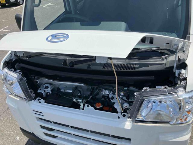 ハイゼットカーゴデラックス　４ＷＤ電子制御４ＷＤ　リヤヒーター　オートライト　プライバシーガラス　フロントパワーウィンドウ　オーバーヘッドシェルフ　キーレスエントリー　コーナーセンサー　衝突被害軽減ブレーキ（千葉県）の中古車